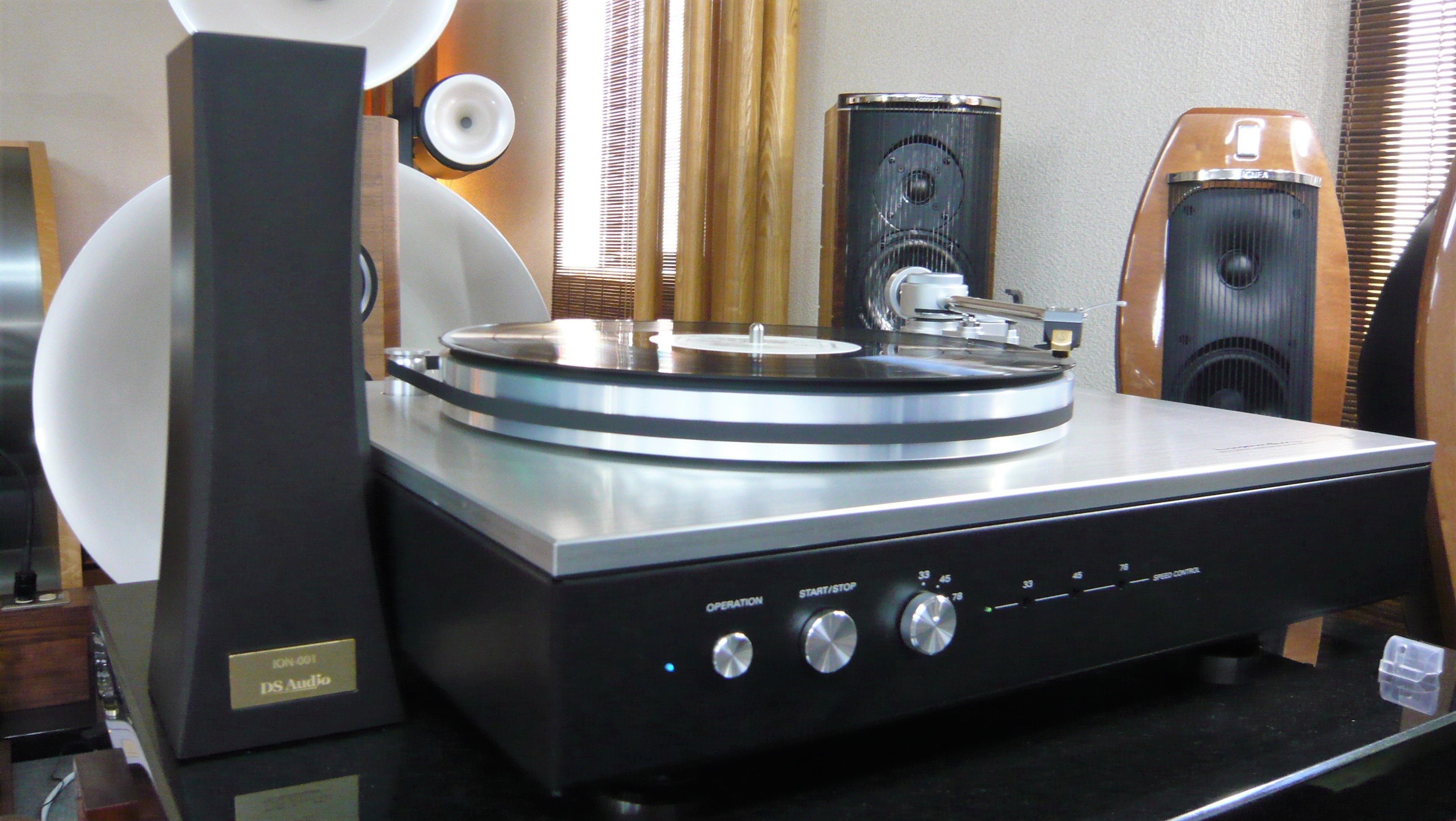 DS Audio ION-001 スピーカー ブラック DS Audio ION-001 スピーカー ブラック ION-001 Vinyl Ionizer - DS